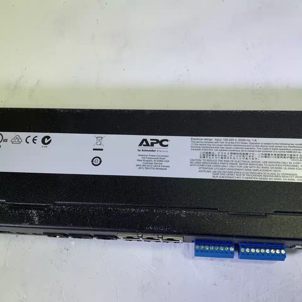 Monitor en rack NetBotz 450 NBRK0450 - NG N6B de APC | De uso — imagen 3