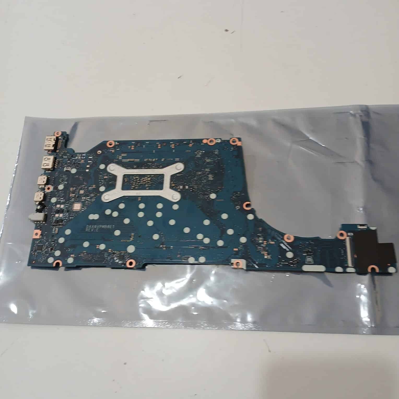 Motherboard HP DAX8VPMBE1 Rev E – ProBook 445 G11 – Ryzen 7 Pro – Sin GPU dedicada — imagen 3