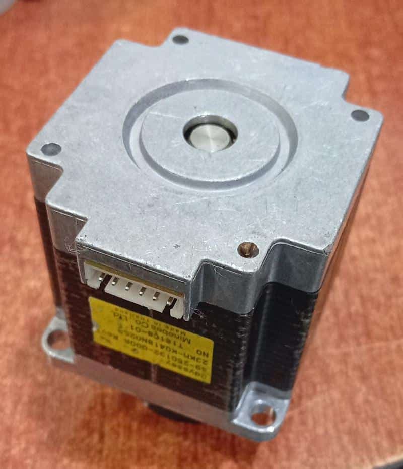 Motor Paso a Paso Minebea 49-250132-000A Rev1 con Polea Dentada (Modelo 23KM-K041BN02CA) — imagen 3