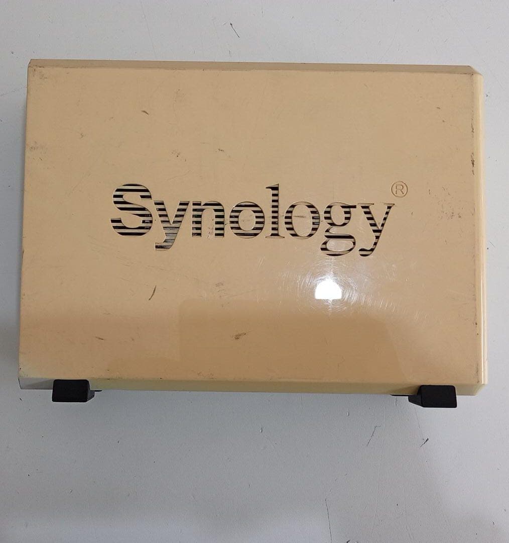 NAS Synology DiskStation DS112j: Almacenamiento de 4TB y 128 MB de RAM / sin cargador (usado) — imagen 1