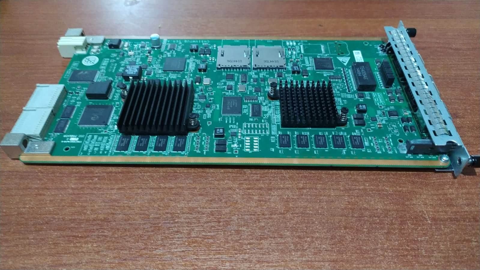 Placa MTU VB | CH51VMTUB | SN: 022SFJ10 | F1000011 Y2 | Puerto de Consola, E1/T1-0, E1/T1-1 — imagen 2