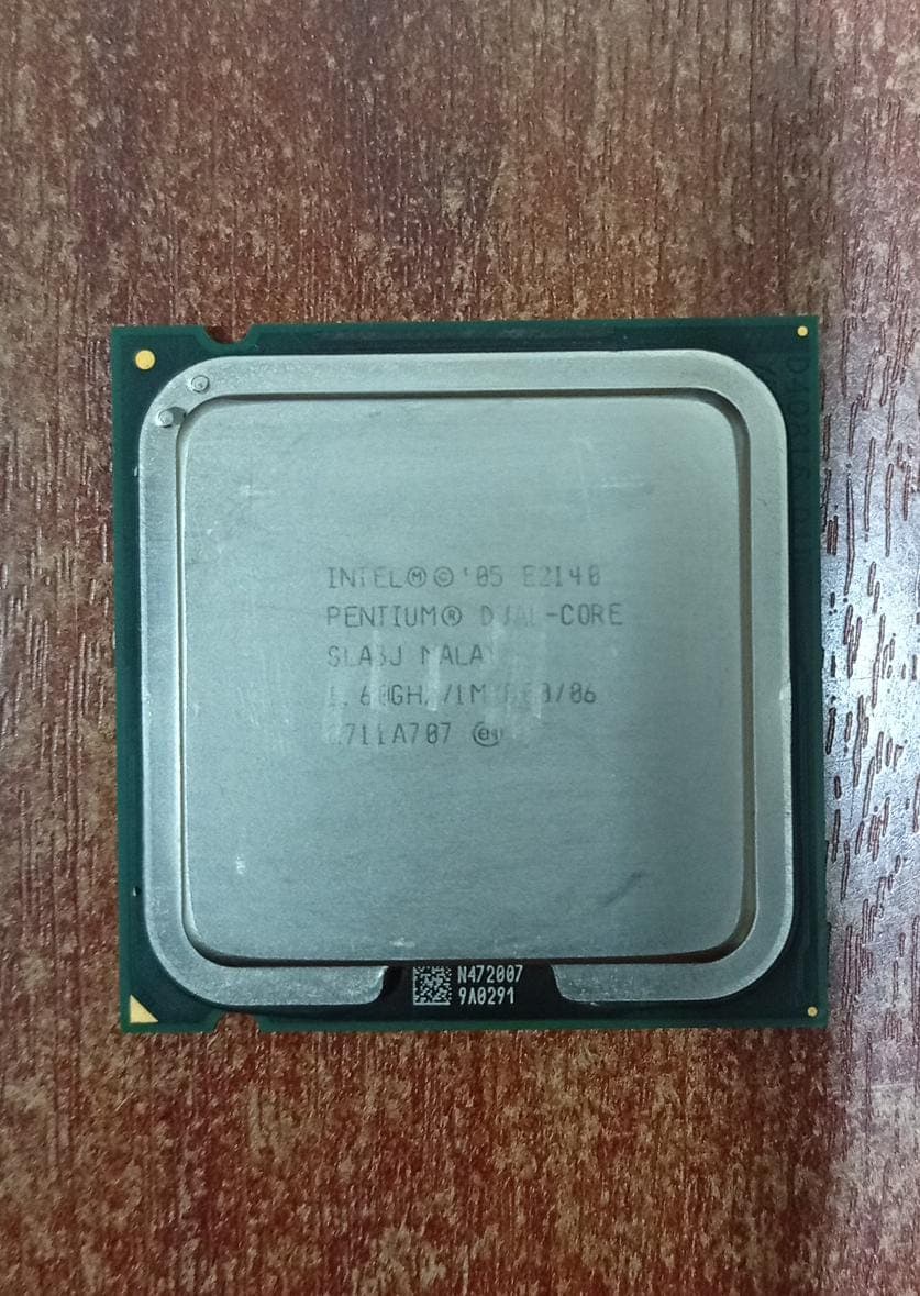 Procesador Intel Pentium Dual-Core E2140 1.60GHz SLA3J Socket LGA775 Usado — imagen 1
