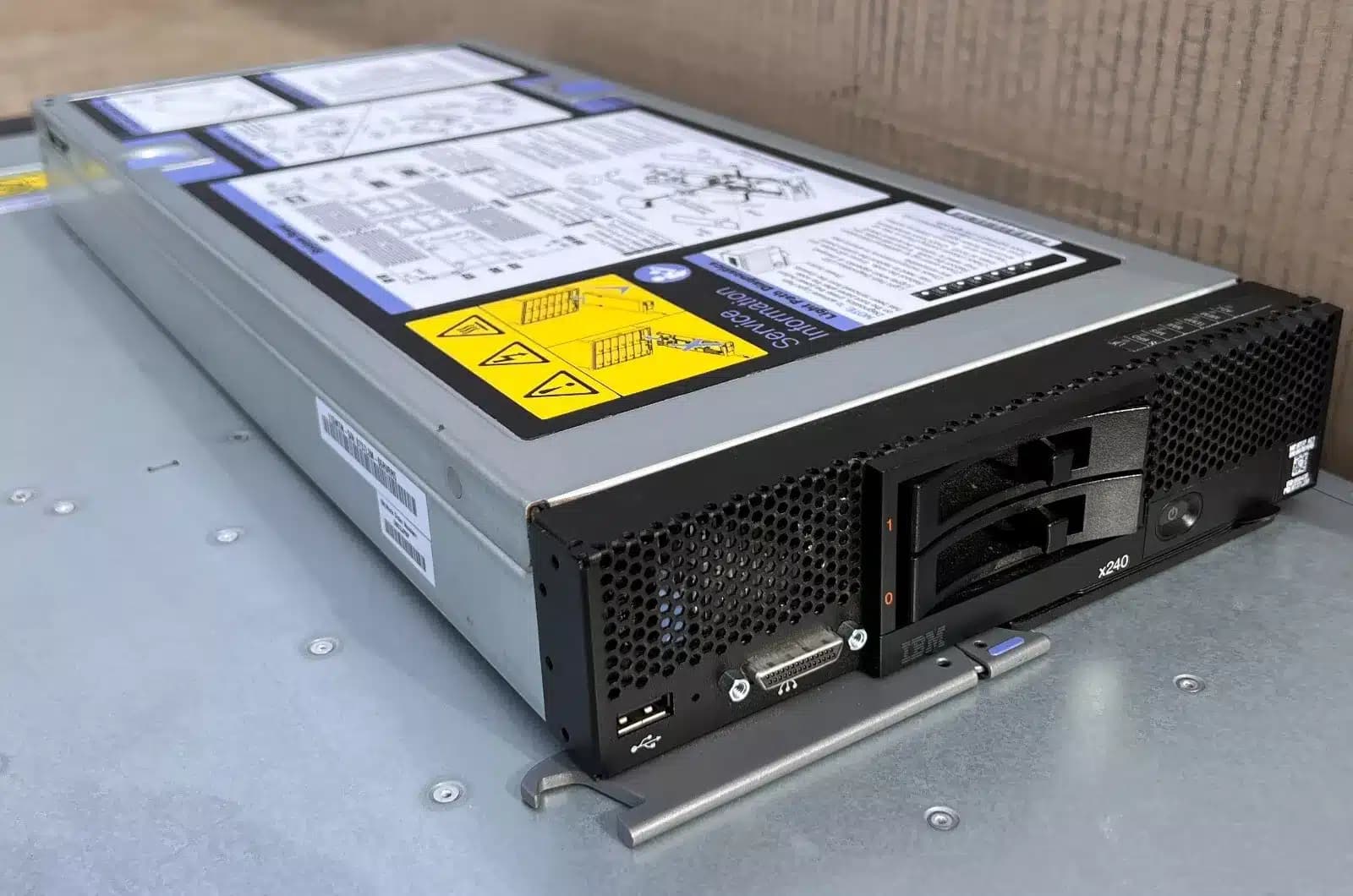 Servidor Blade IBM Flex System x240 8737-AC1 (IMM, 10GbE, Seminuevo) – para Chasis Flex System — imagen 2