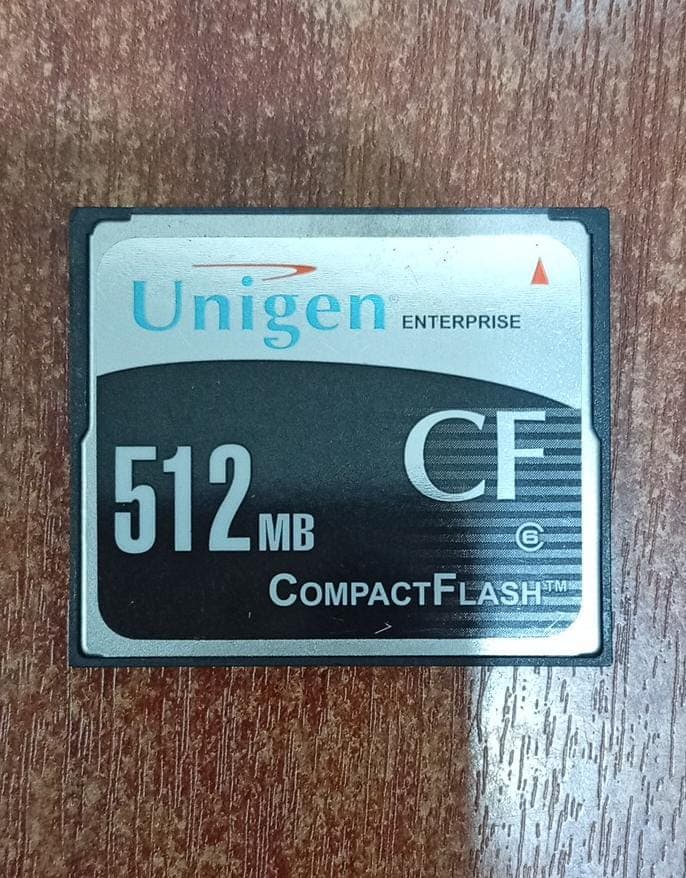 Unigen Enterprise 512MB CompactFlash CF Industrial | UB30STC051IZ6-2PA-BR | Seminuevo — imagen 1